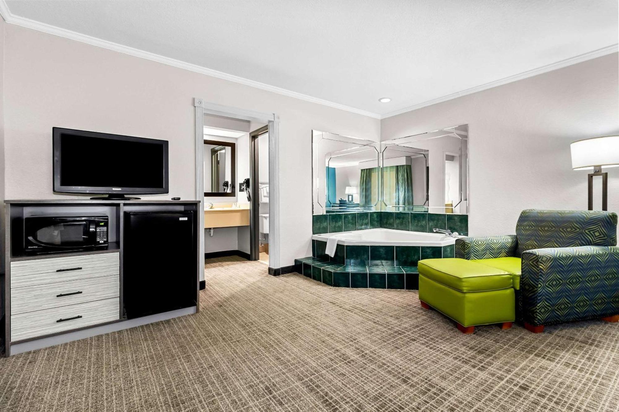 Quality Inn & Suites Florence Civic Center מראה חיצוני תמונה